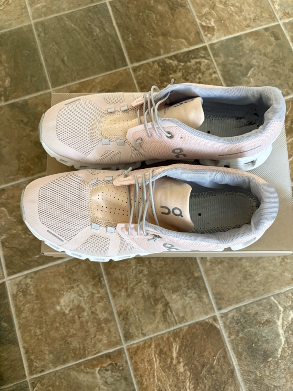 On Running Cloud 5 Lightweight Womens Running Shoes - shell (pink)